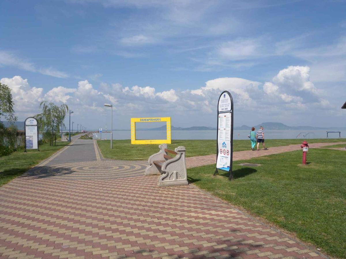 Holiday Home In Balatonkeresztur 34529 外观 照片