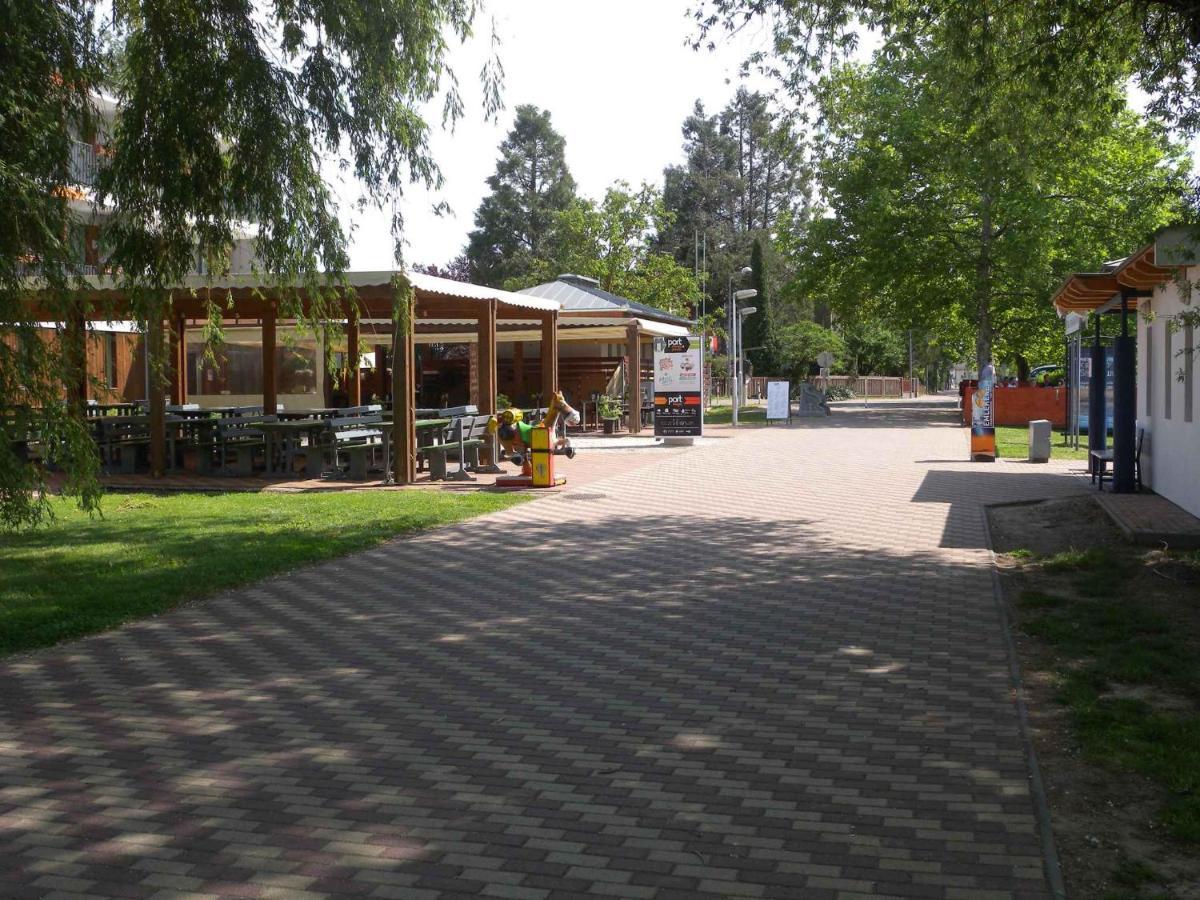 Holiday Home In Balatonkeresztur 34529 外观 照片