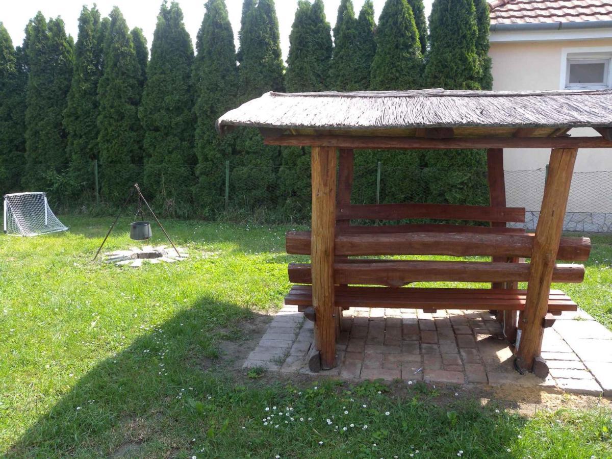 Holiday Home In Balatonkeresztur 34529 外观 照片
