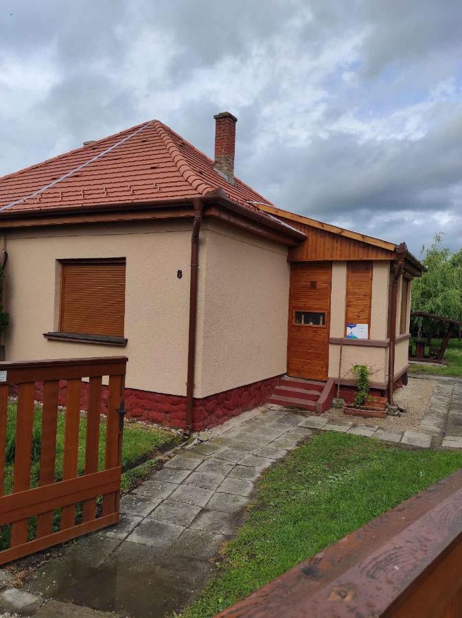 Holiday Home In Balatonkeresztur 34529 外观 照片