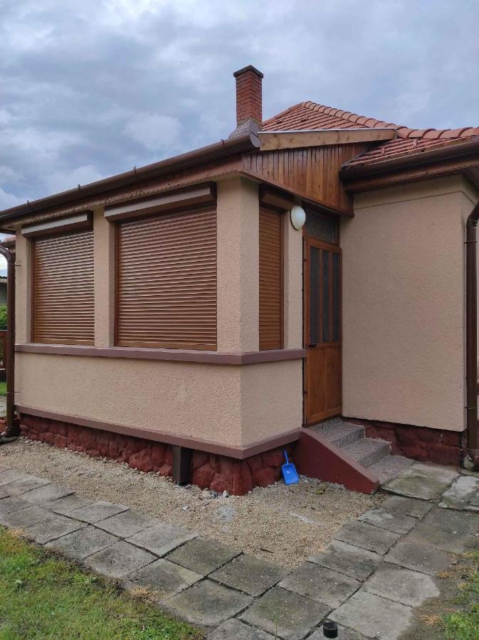 Holiday Home In Balatonkeresztur 34529 外观 照片