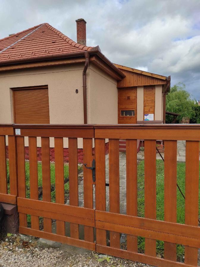 Holiday Home In Balatonkeresztur 34529 外观 照片